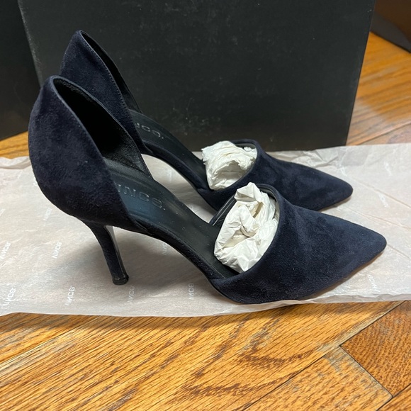 Vince - Navy Blue Suede Heels - size 6 - great condition - Picture 2 of 9
